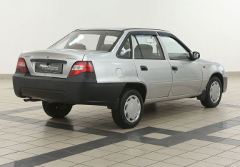Подержанный автомобиль Daewoo Nexia Sedan 2010 года (4 фото)