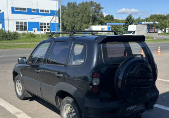 Подержанный автомобиль Chevrolet Niva 2006 года (6 фото)