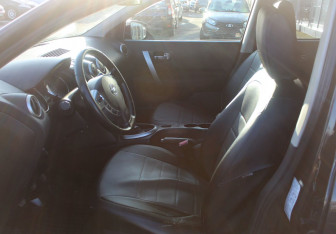 Подержанный автомобиль Nissan Qashqai 2010 года (10 фото)
