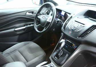 Подержанный автомобиль Ford Kuga 2016 года (6 фото)