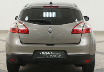 Подержанный автомобиль Renault Megane Hatchback 2013 года (3 фото)