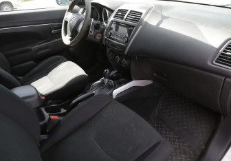 Подержанный автомобиль Mitsubishi ASX 2013 года (10 фото)