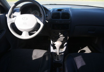 Подержанный автомобиль Hyundai Accent Sedan 2005 года (12 фото)