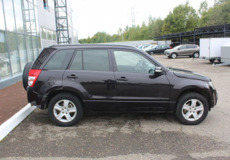 Подержанный автомобиль Suzuki Grand Vitara 2010 года (8 фото)