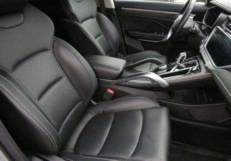 Подержанный автомобиль Geely Atlas Pro 2023 года (10 фото)