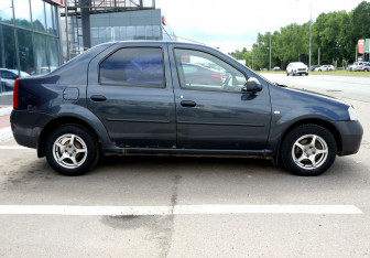 Подержанный автомобиль Renault Logan Sedan 2006 года (7 фото)