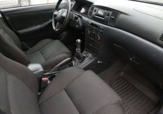 Подержанный автомобиль Toyota Corolla Sedan 2006 года (9 фото)