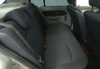 Подержанный автомобиль Renault Symbol 2004 года (11 фото)