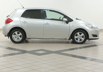 Подержанный автомобиль Toyota Auris Hatchback 2007 года (5 фото)