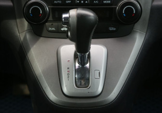 Подержанный автомобиль Honda CR-V 2008 года (13 фото)