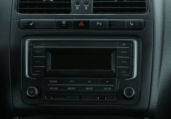 Подержанный автомобиль Volkswagen Polo Sedan 2017 года (13 фото)