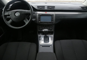 Подержанный автомобиль Volkswagen Passat Sedan 2007 года (12 фото)