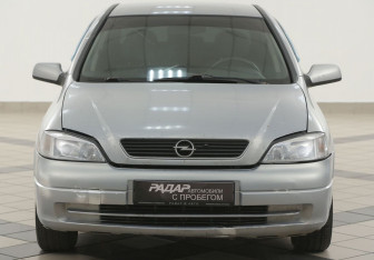 Подержанный автомобиль Opel Astra Sedan 2002 года (6 фото)