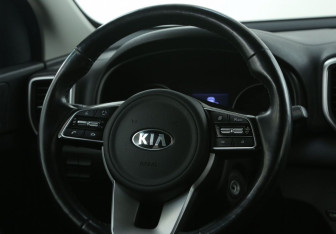 Подержанный автомобиль Kia Sportage 2020 года (25 фото)