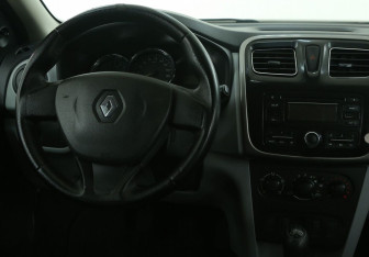 Подержанный автомобиль Renault Logan Sedan 2014 года (14 фото)