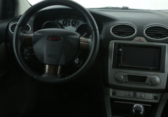 Подержанный автомобиль Ford Focus Hatchback 2008 года (14 фото)