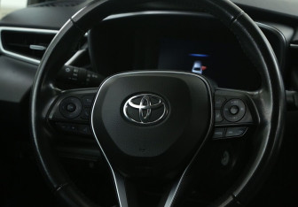 Подержанный автомобиль Toyota Corolla Sedan 2021 года (15 фото)
