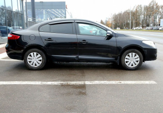 Подержанный автомобиль Renault Fluence 2010 года (7 фото)