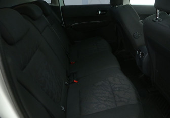 Подержанный автомобиль Peugeot 3008 2011 года (11 фото)