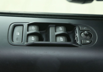 Подержанный автомобиль Land Rover Freelander 2014 года (17 фото)