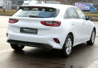 Подержанный автомобиль Kia Ceed Hatchback 2022 года (6 фото)