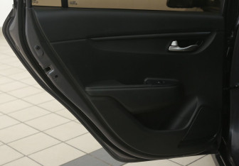 Подержанный автомобиль Kia Rio Hatchback 2021 года (13 фото)