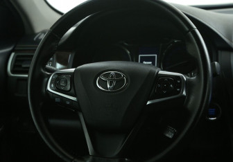 Подержанный автомобиль Toyota Camry Sedan 2017 года (17 фото)