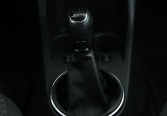 Подержанный автомобиль Skoda Fabia Hatchback 2013 года (15 фото)