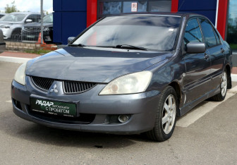 Подержанный автомобиль Mitsubishi Lancer Sedan 2004 года (3 фото)