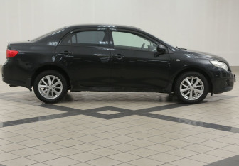 Подержанный автомобиль Toyota Corolla Sedan 2008 года (5 фото)