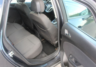 Подержанный автомобиль Opel Astra Hatchback 2012 года (10 фото)