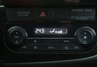 Подержанный автомобиль Mitsubishi Outlander 2016 года (17 фото)