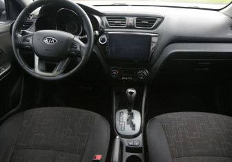 Подержанный автомобиль Kia Rio Sedan 2012 года (12 фото)