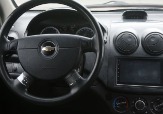 Подержанный автомобиль Chevrolet Aveo Sedan 2006 года (14 фото)