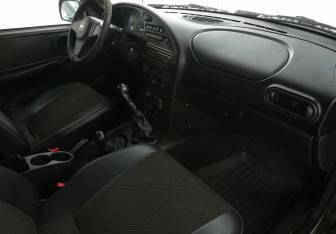 Подержанный автомобиль Chevrolet Niva 2012 года (9 фото)