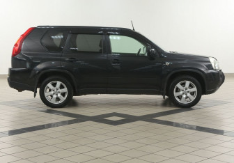 Подержанный автомобиль Nissan X-Trail 2008 года (5 фото)