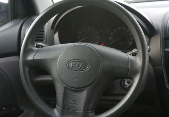 Подержанный автомобиль Kia Picanto 2006 года (16 фото)