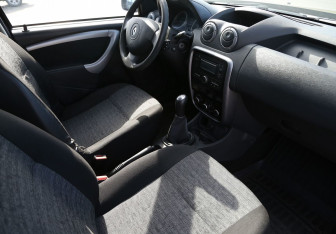 Подержанный автомобиль Renault Duster 2013 года (9 фото)