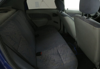 Подержанный автомобиль Renault Logan Sedan 2006 года (11 фото)