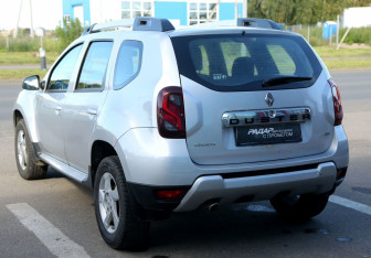 Подержанный автомобиль Renault Duster 2015 года (4 фото)