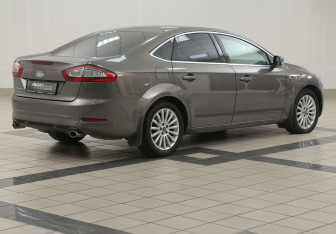 Подержанный автомобиль Ford Mondeo Sedan 2011 года (4 фото)