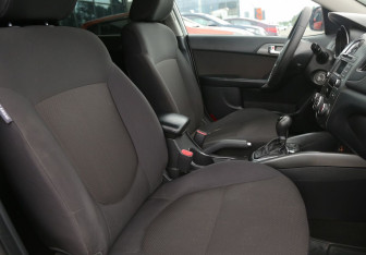 Подержанный автомобиль Kia Cerato Sedan 2011 года (10 фото)