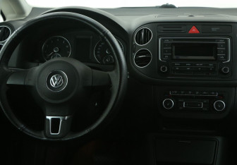 Подержанный автомобиль Volkswagen Golf Plus 2010 года (14 фото)