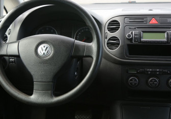 Подержанный автомобиль Volkswagen Golf Plus 2008 года (17 фото)