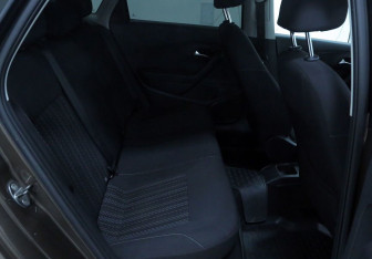 Подержанный автомобиль Volkswagen Polo Sedan 2016 года (7 фото)