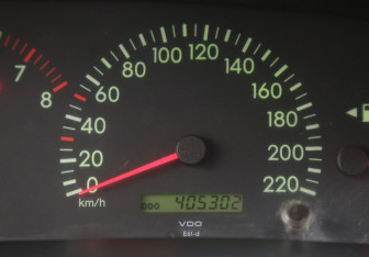 Подержанный автомобиль Toyota Corolla Sedan 2003 года (17 фото)