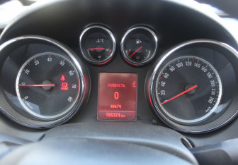 Подержанный автомобиль Opel Astra Hatchback 2012 года (17 фото)