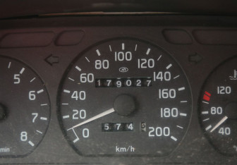 Подержанный автомобиль ГАЗ 31105 «Волга» 2004 года (17 фото)