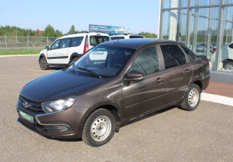 Подержанный автомобиль LADA (ВАЗ) Granta Sedan 2023 года (3 фото)
