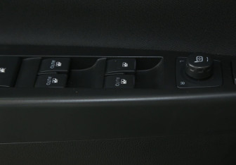 Подержанный автомобиль Opel Antara 2011 года (17 фото)